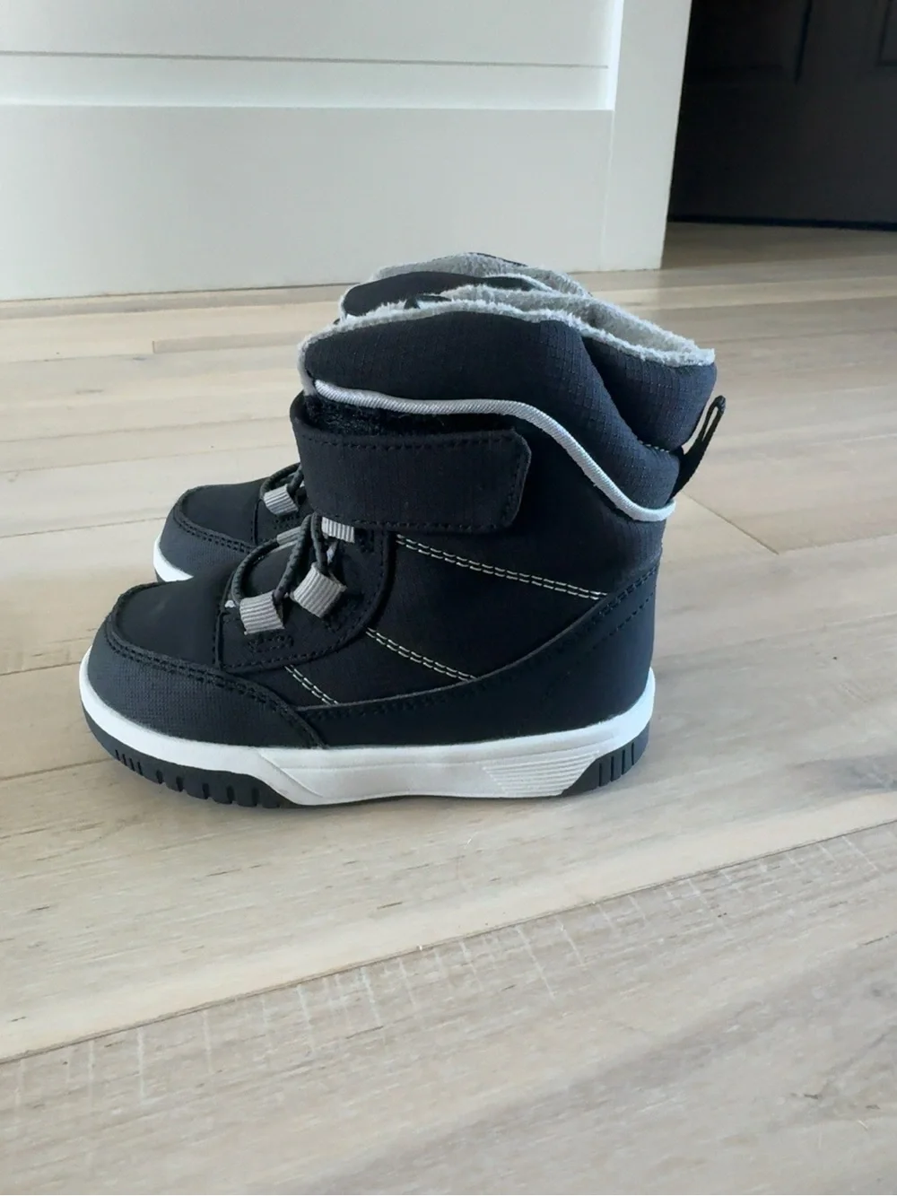 Kids Winter Snow Boots Size 7 Black Fleece Lined Hook & Loop Waterproof
